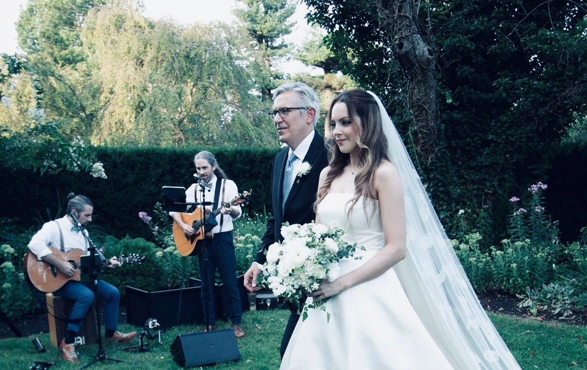 Un Amor que Trasciende el Tiempo: La Boda de Elizabeth Gillies y Michael Corcoran